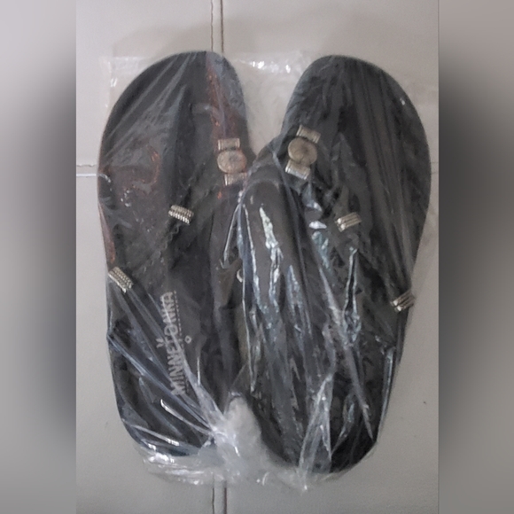 Minnetonka Sandals Sz 6 - Picture 4 of 4